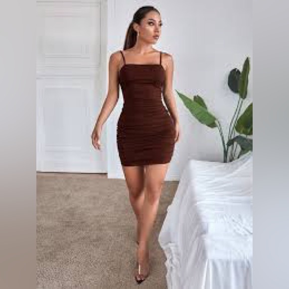 Cut out back ruched bodycon dress - Picture 2 of 2